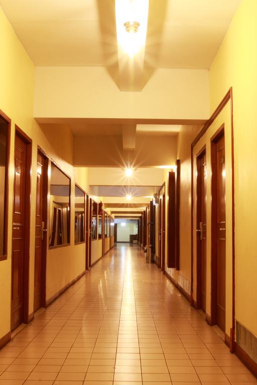 Pradipat Hotel Bangkok Bagian luar foto