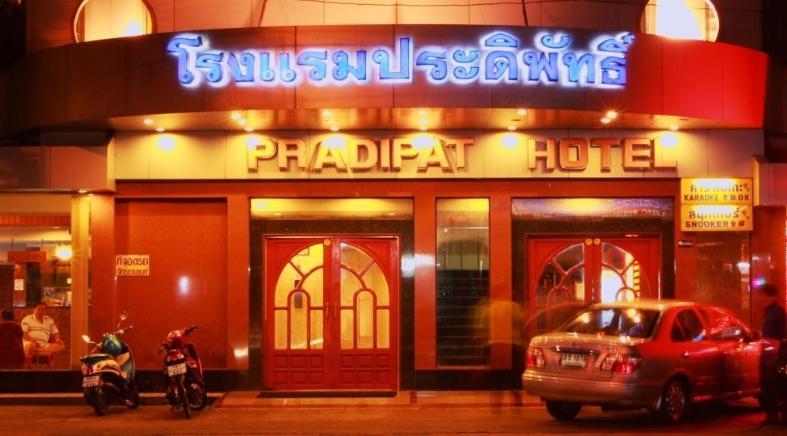 Pradipat Hotel Bangkok Bagian luar foto