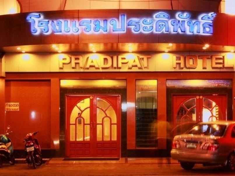 Pradipat Hotel Bangkok Bagian luar foto