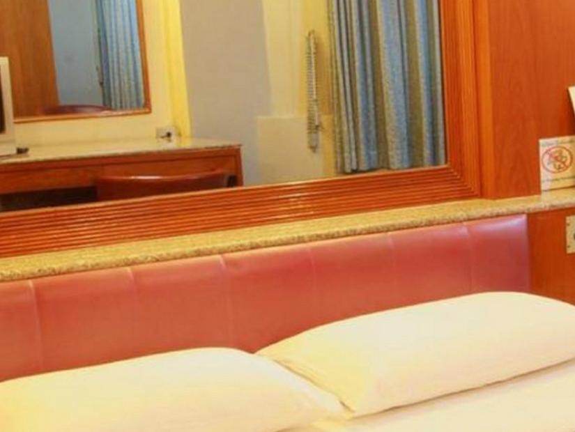 Pradipat Hotel Bangkok Bagian luar foto
